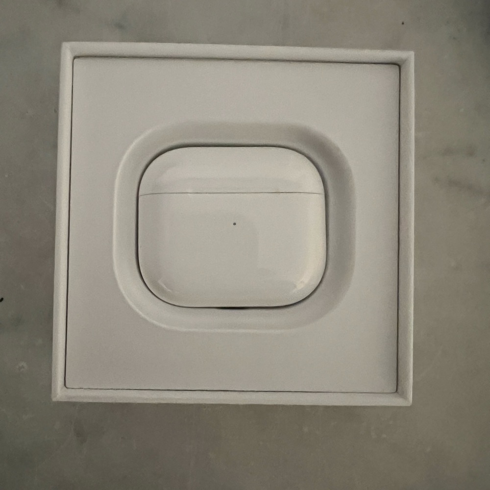 APPLE AIR PODS THIRD GENERATION CASE